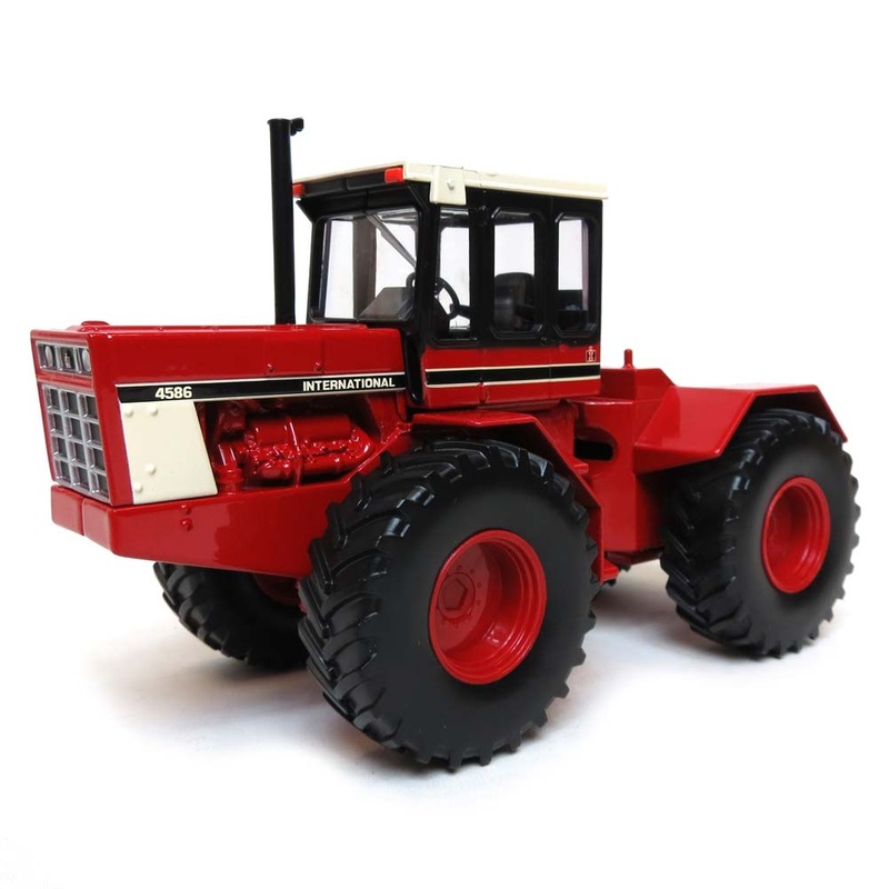 (B&D) 1/32nd International Harvester 4586 4WD with Singles - Damaged Box