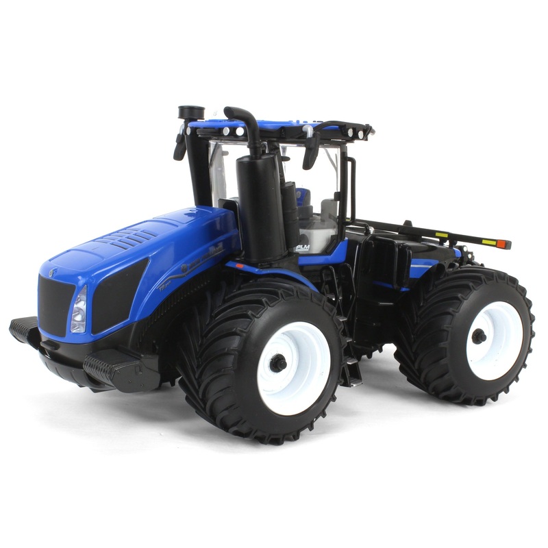 (B&D) - 1/32 New Holland T9.700 with LSW Tires, ERTL Prestige Collection - Damaged Box
