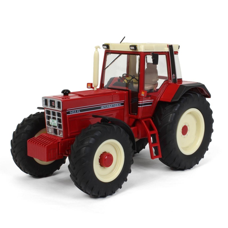 (B&D) 1/32 High Detail International Harvester 1455 XL Cab with MFD - Damaged Item