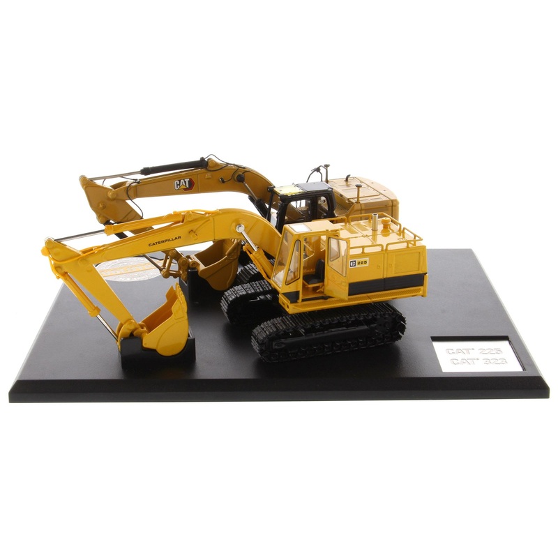 (B&D) - 1/50 Caterpillar 225 & 323 Excavator Set, Diecast Masters Evolution Series - Damaged Box