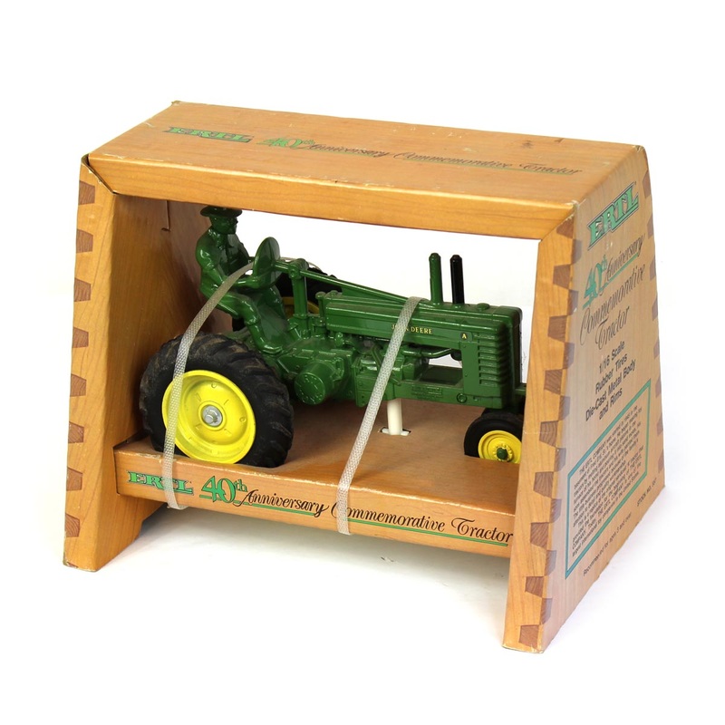(B&D) 1/16 John Deere A with Driver, ERTL 40th Anniversary - Damaged Box