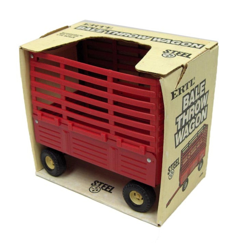 (B&D) 1/16 Red Bale Wagon - Damaged Item