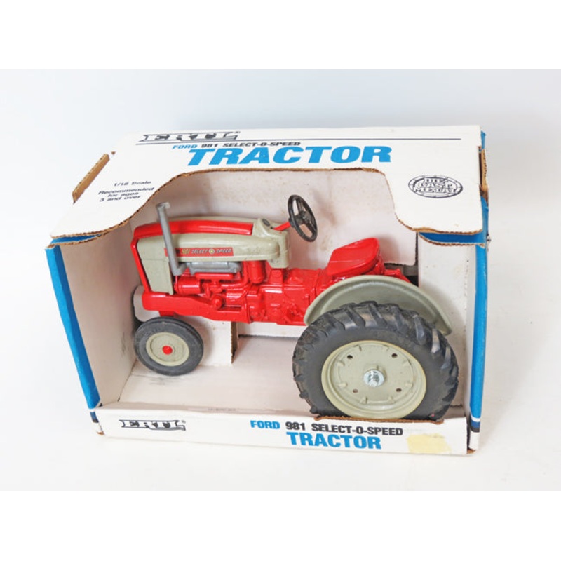 1/16 Ford 901 Select-O-Speed Tractor by ERTL