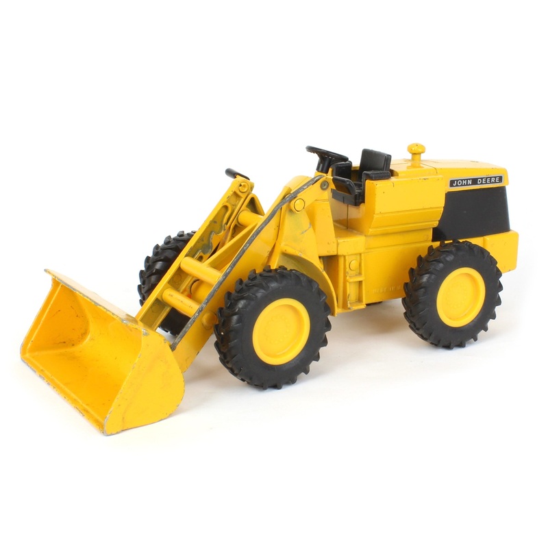 (B&D) 1/16 John Deere Loader with Articulating Front End - Damaged Item, Loose