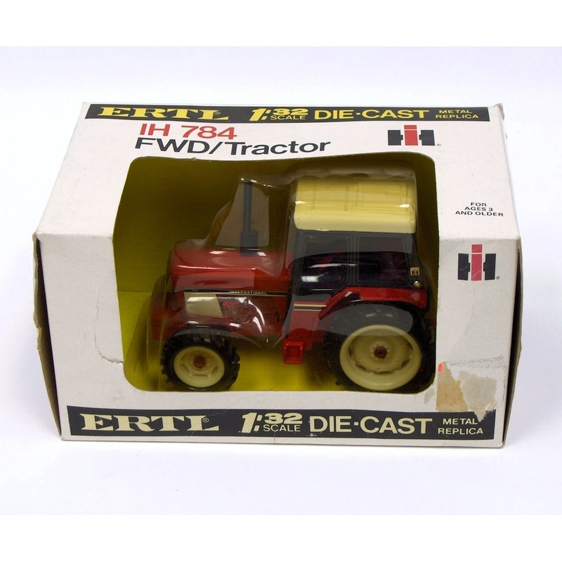 (B&D) 1/32 International 784 Tractor with Cab - Damaged Box