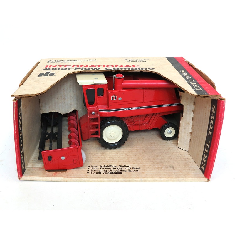 (B&D) 1/32 International Axial Flow Combine - Damaged Item