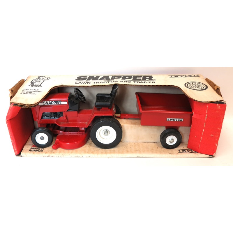 (B&D) 1/16 Snapper Lawn Tractor and Trailer w/ Cart by ERTL - Damaged Item