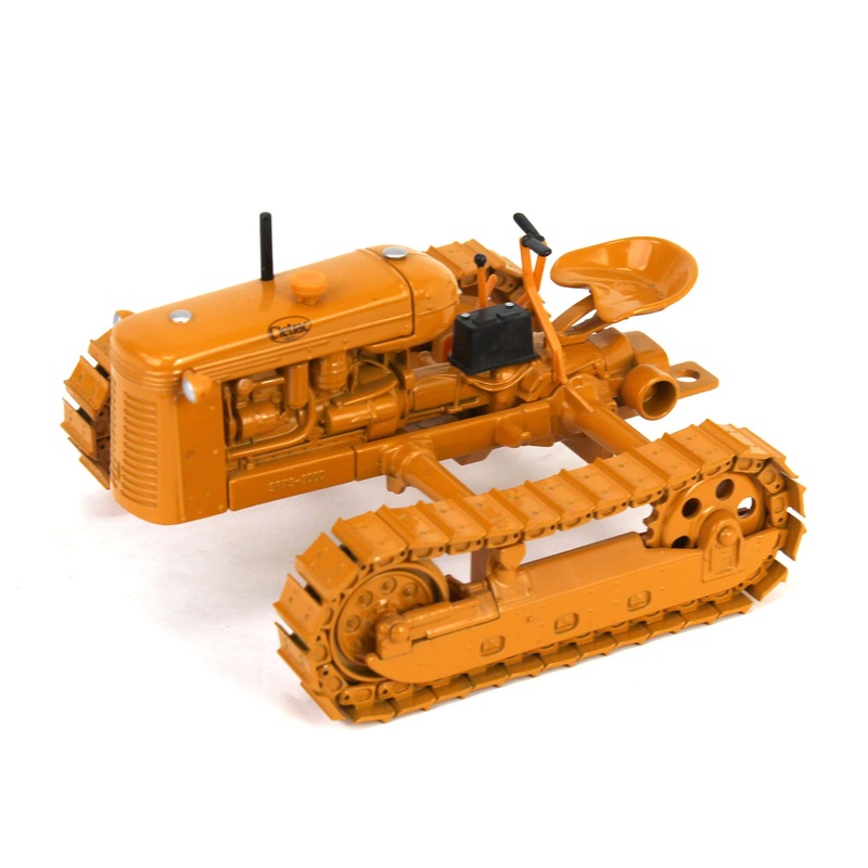 (B&D) 1/16 Cletrac Hg Crawler on Steel Tracks ''2000 Summer Show'' - Displayed