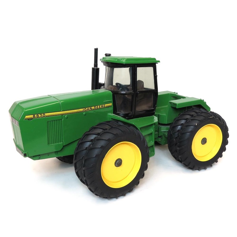 (B&D) 1/16 John Deere 8870 4WD Tractor with Duals - No Box