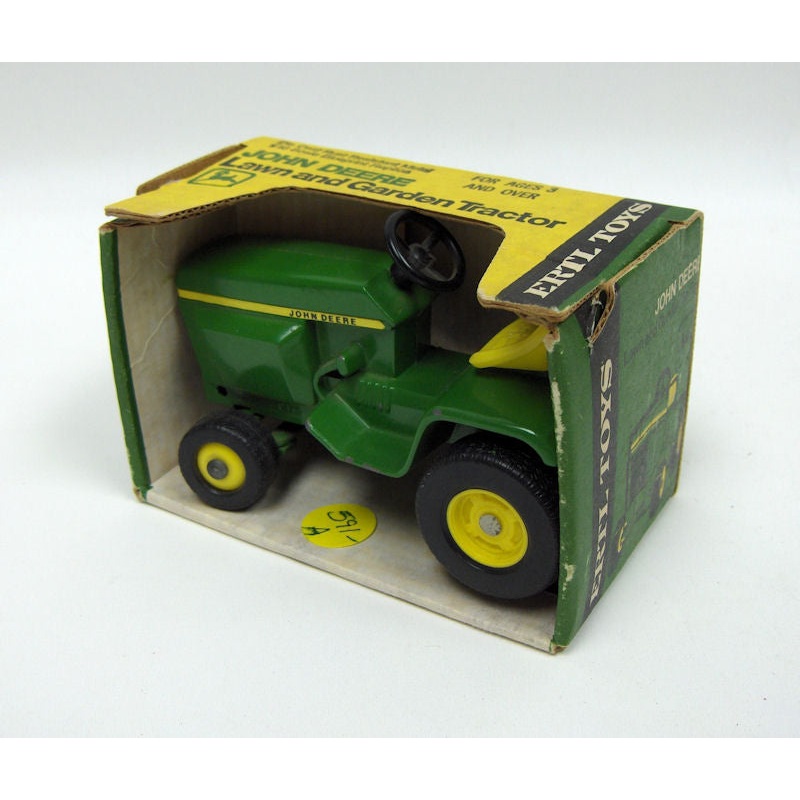 (B&D) 1/16 John Deere Lawn & Garden Tractor (no Model #) by ERTL in USA - Damaged Item
