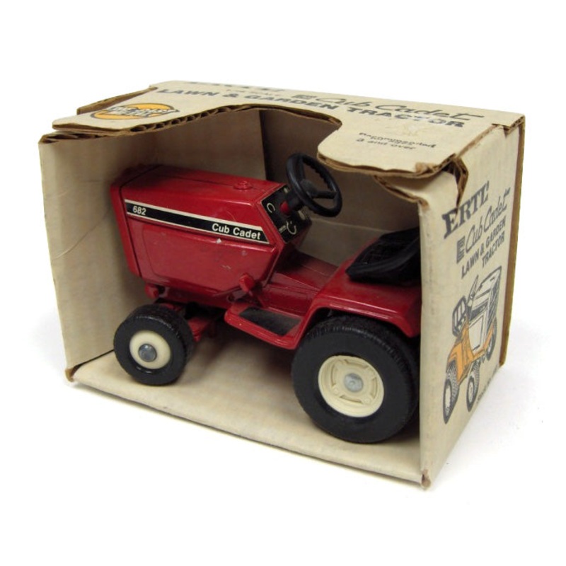 1/16 682 Cub Cadet Lawn Mower Made in the USA by ERTL