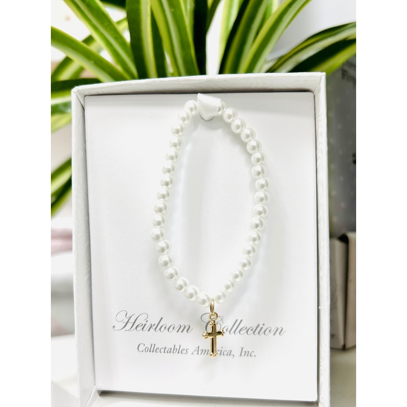 Collectables Heirloom Collection Pearl Bracelet w/ Gold Cross