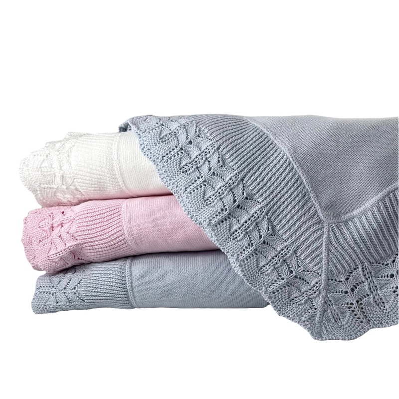 Knit Blanket with Scalloped Border